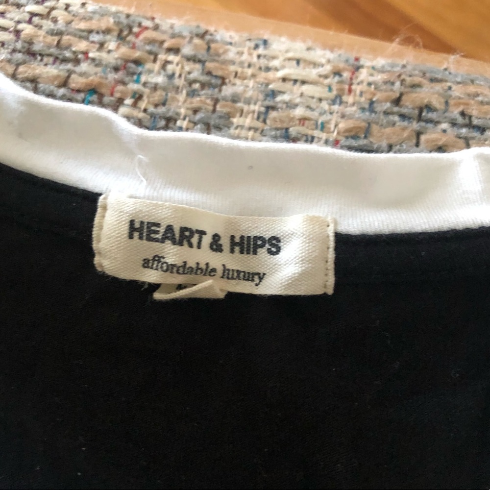 Short sleeve black top